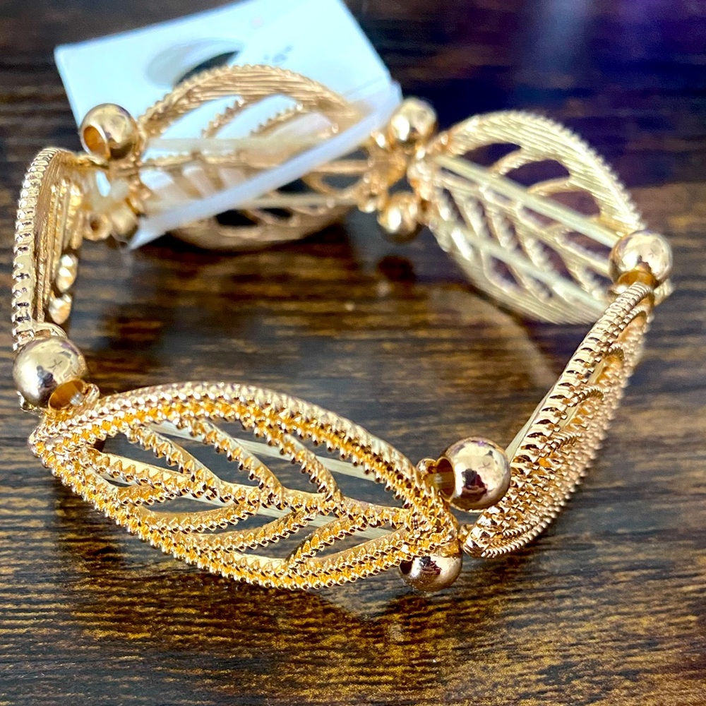 Francesca’s Golden Leaf Bracelet NWT